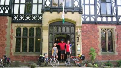 Llangollen YH entrance group pose.
